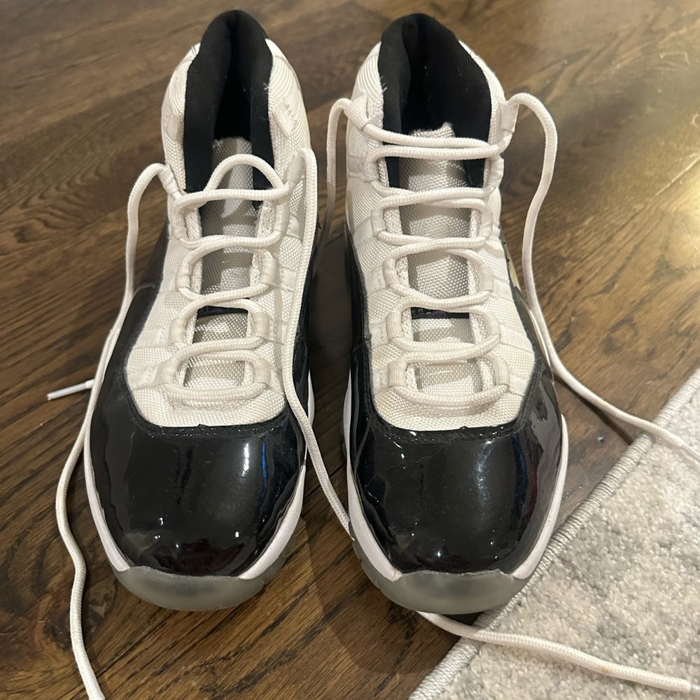 Men’s Nike Jordan 11 Concords